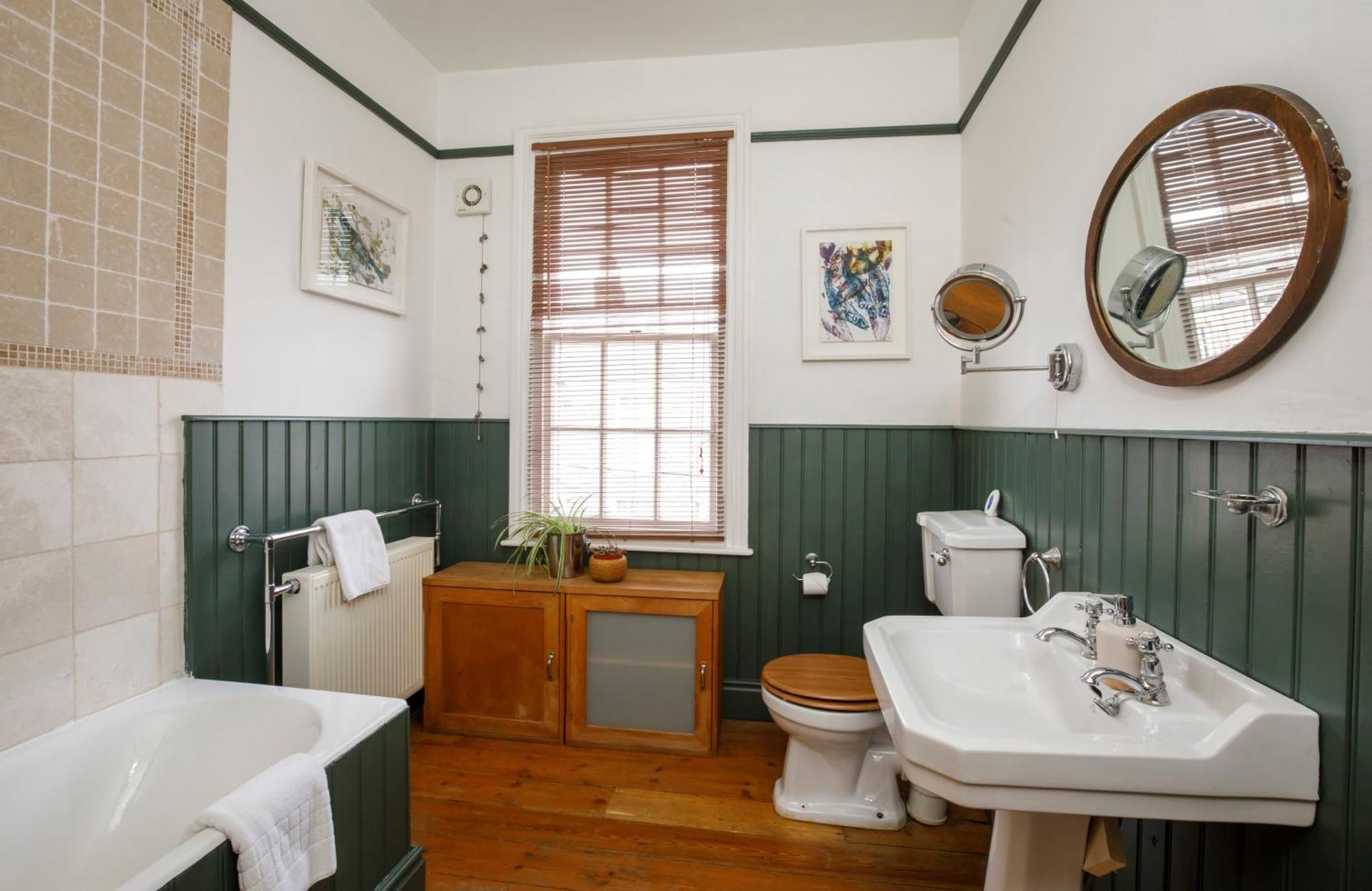 Minster House - Group Hot Tub Holiday home *